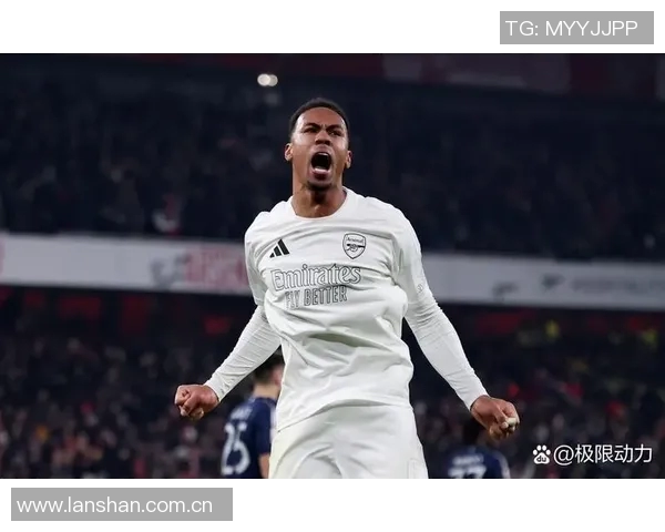 英超赛场惊现争议操作引热议球迷炸锅怒斥公平竞赛受挑战