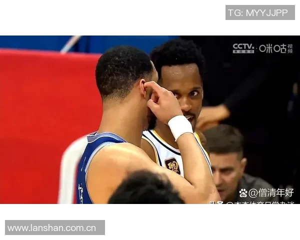 球迷炸锅：季后赛这一行为引热议！