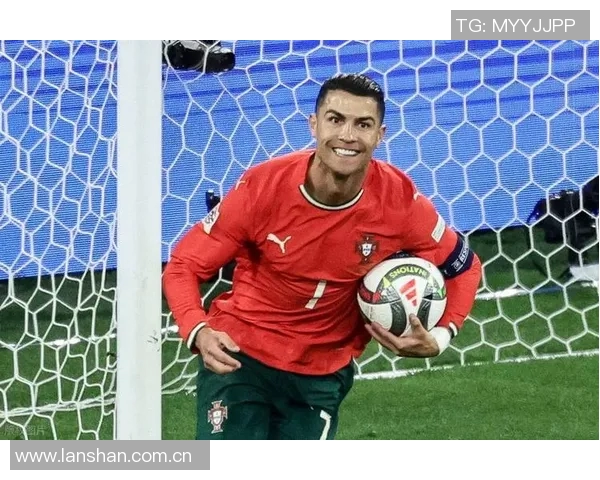 C罗从贫困少年到足球巨星的励志传奇与成长之路 C罗从贫困少年到足球巨星的励志传奇与成长之路